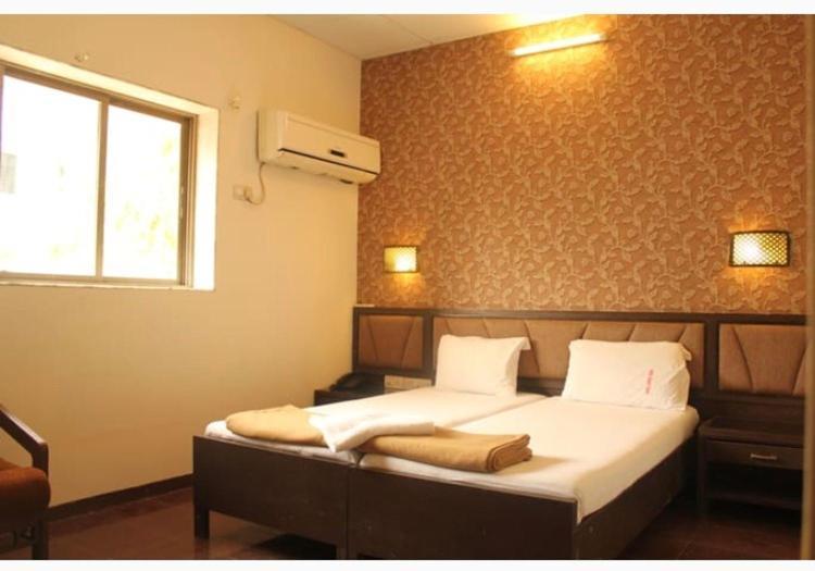 Hotel Ganesh Palace Mumbai Exteriör bild